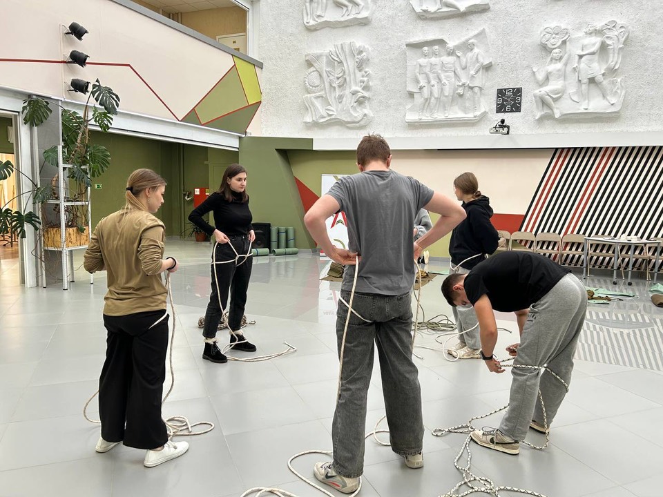 Занятия в учебно-методическом центре военно-патриотического воспитания молодежи «Авангард 47» для школьников Ленинградской области