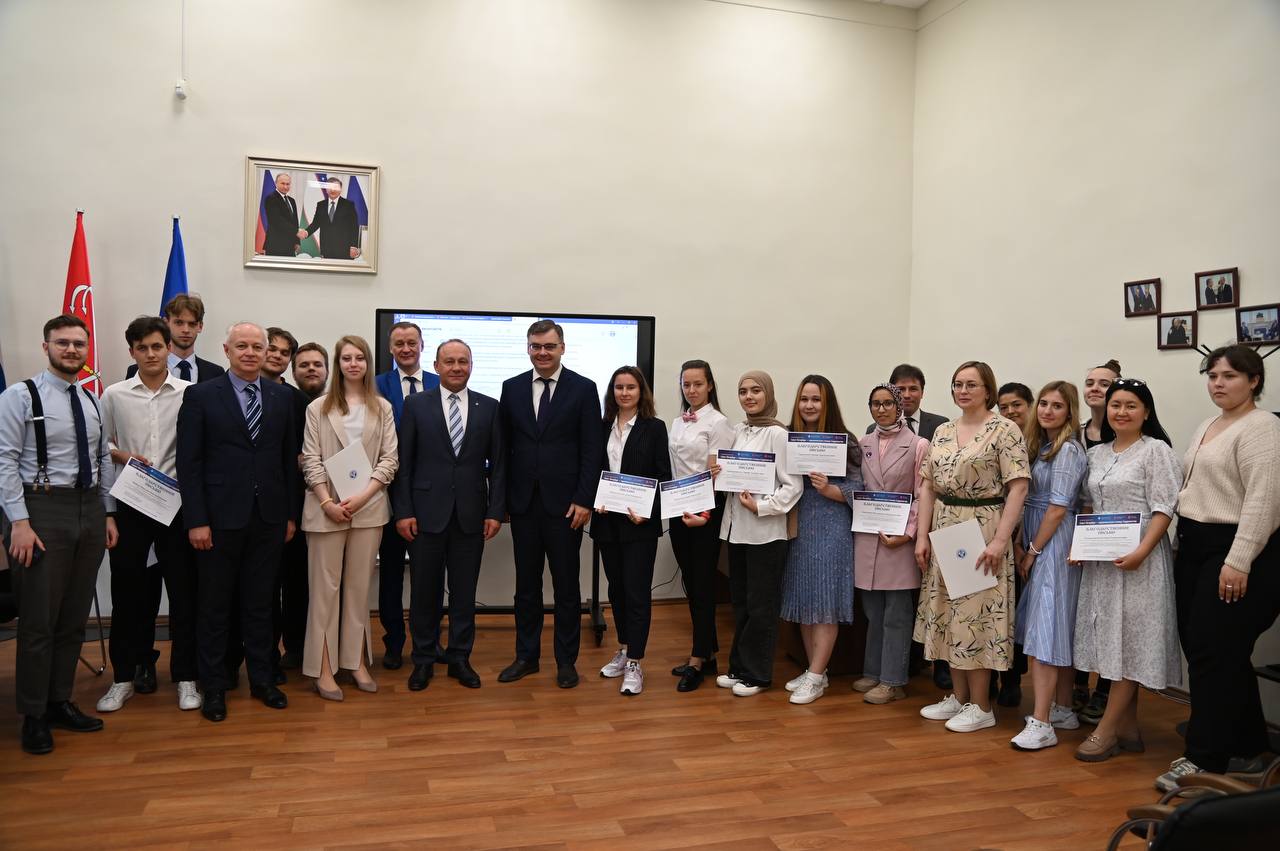 Наши студенты-волонтеры на встрече с представителями Межпарламентской ассамблеи СНГ