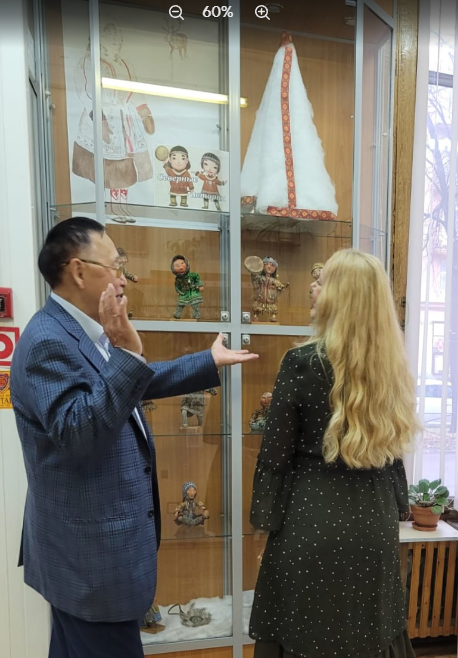 У стенда работ студентов Института народов Севера.png