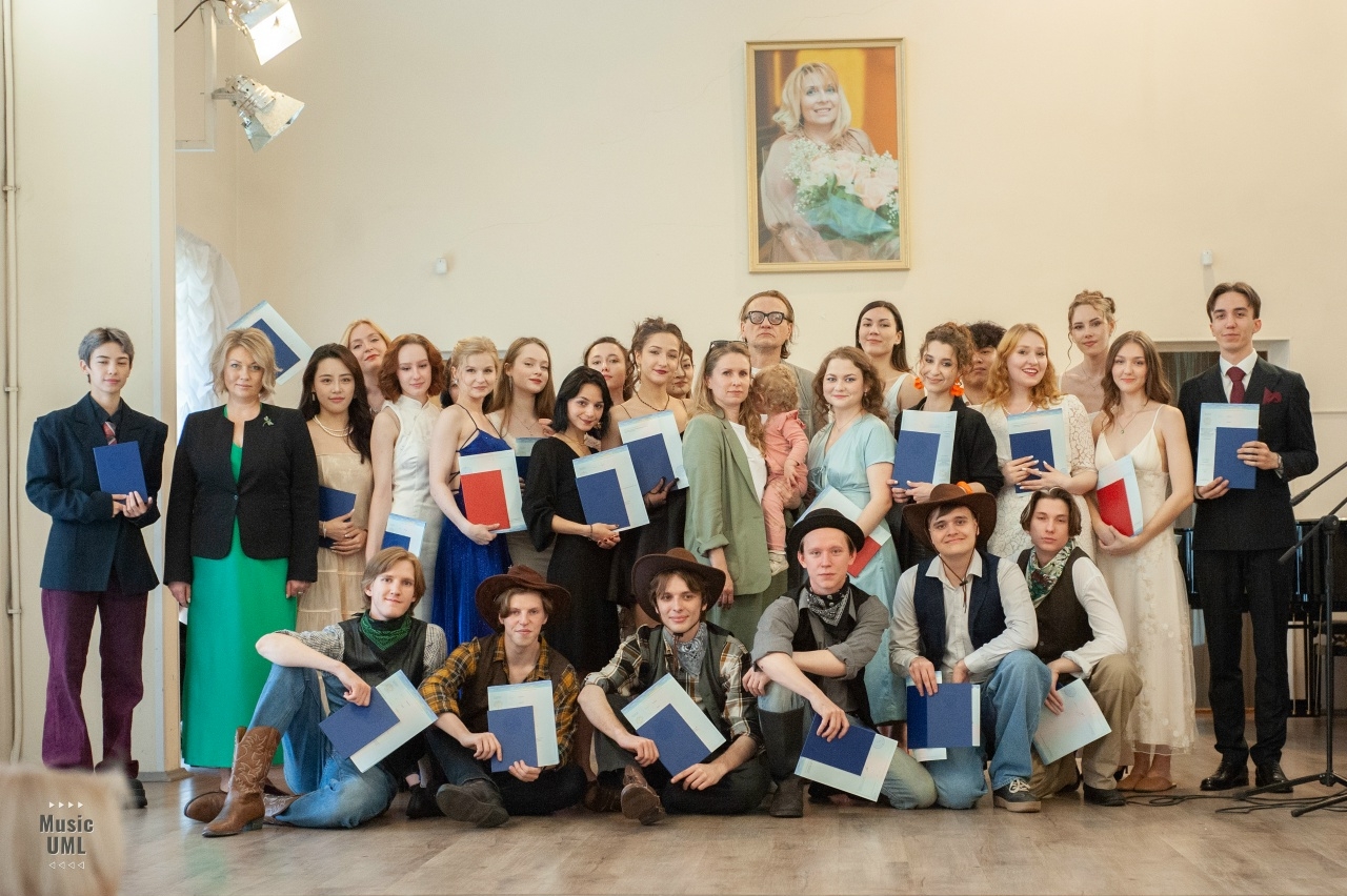 В ИМТиХ состоялось торжественное вручение дипломов выпускникам бакалавриата