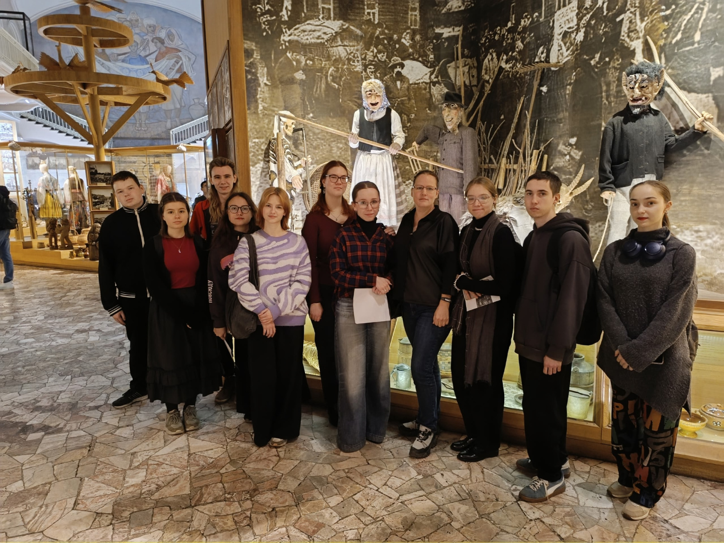 21 октября 2025 года в рамках "Разговоров о важном" обучающиеся факультета биологии посетили Российский этнографический музей