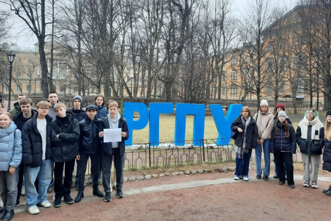 Школьники из Челябинска посетили институт физики