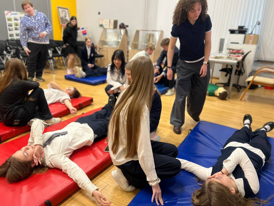 Практико-ориентированный мастер-класс по оказанию первой помощи в лицее № 211 имени Пьера де Кубертена