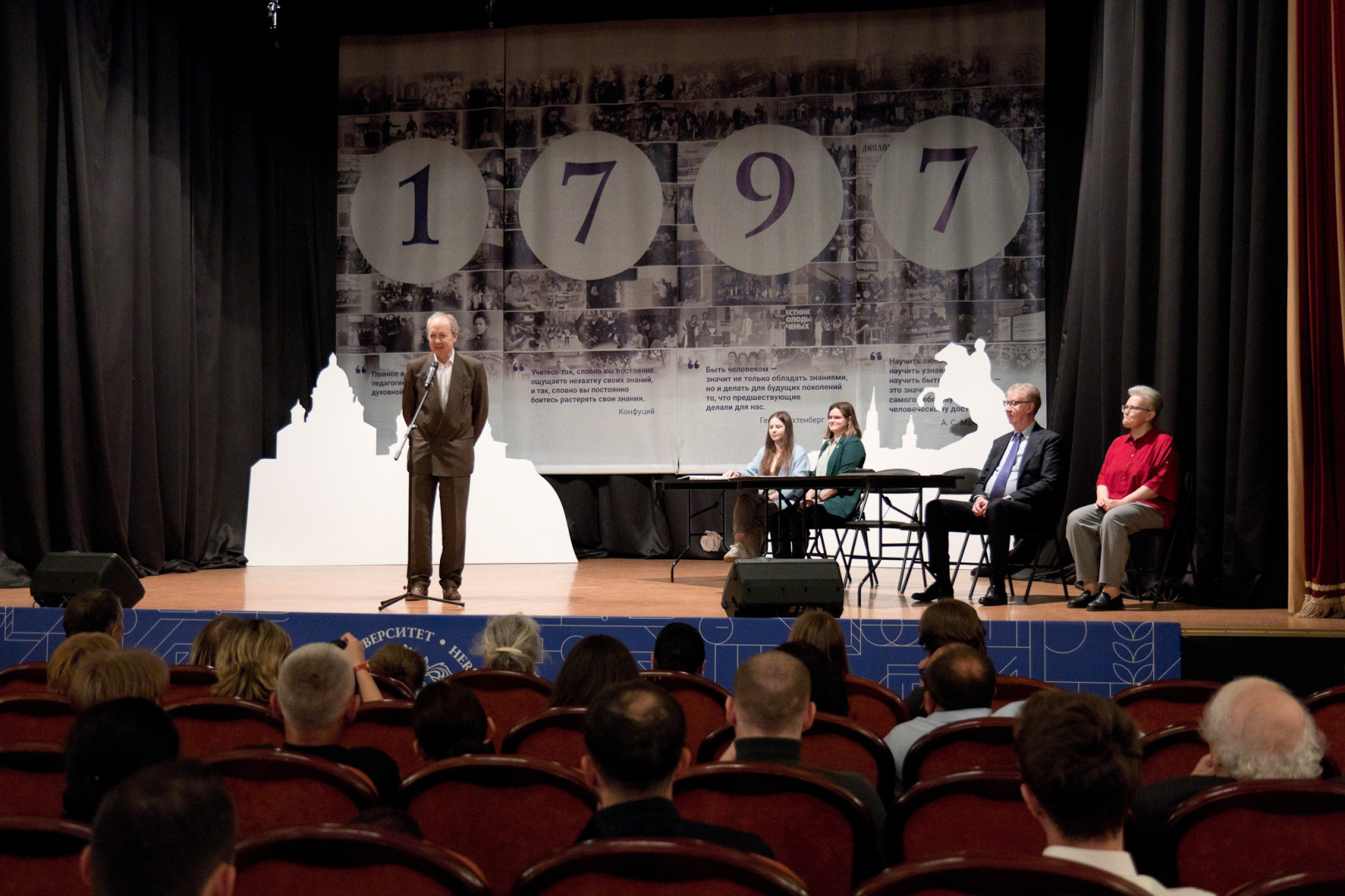 phys-alumni-2025-107-rs.jpg