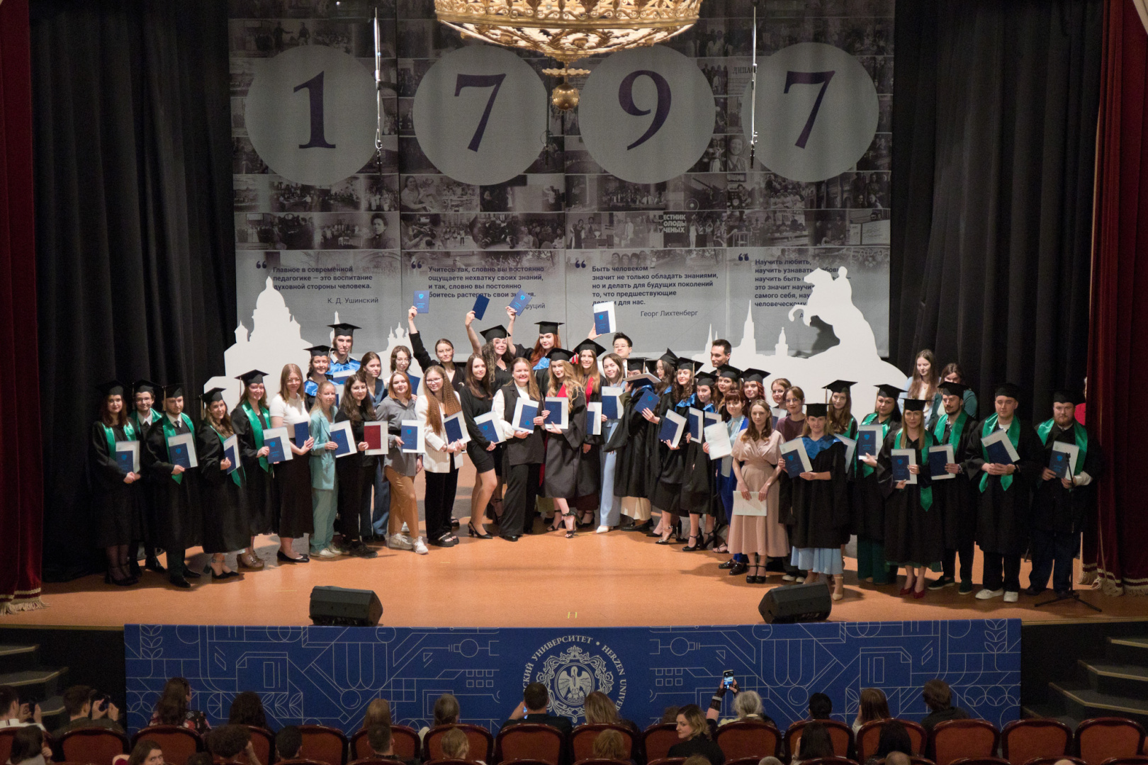 phys-alumni-2025-114-rs.jpg