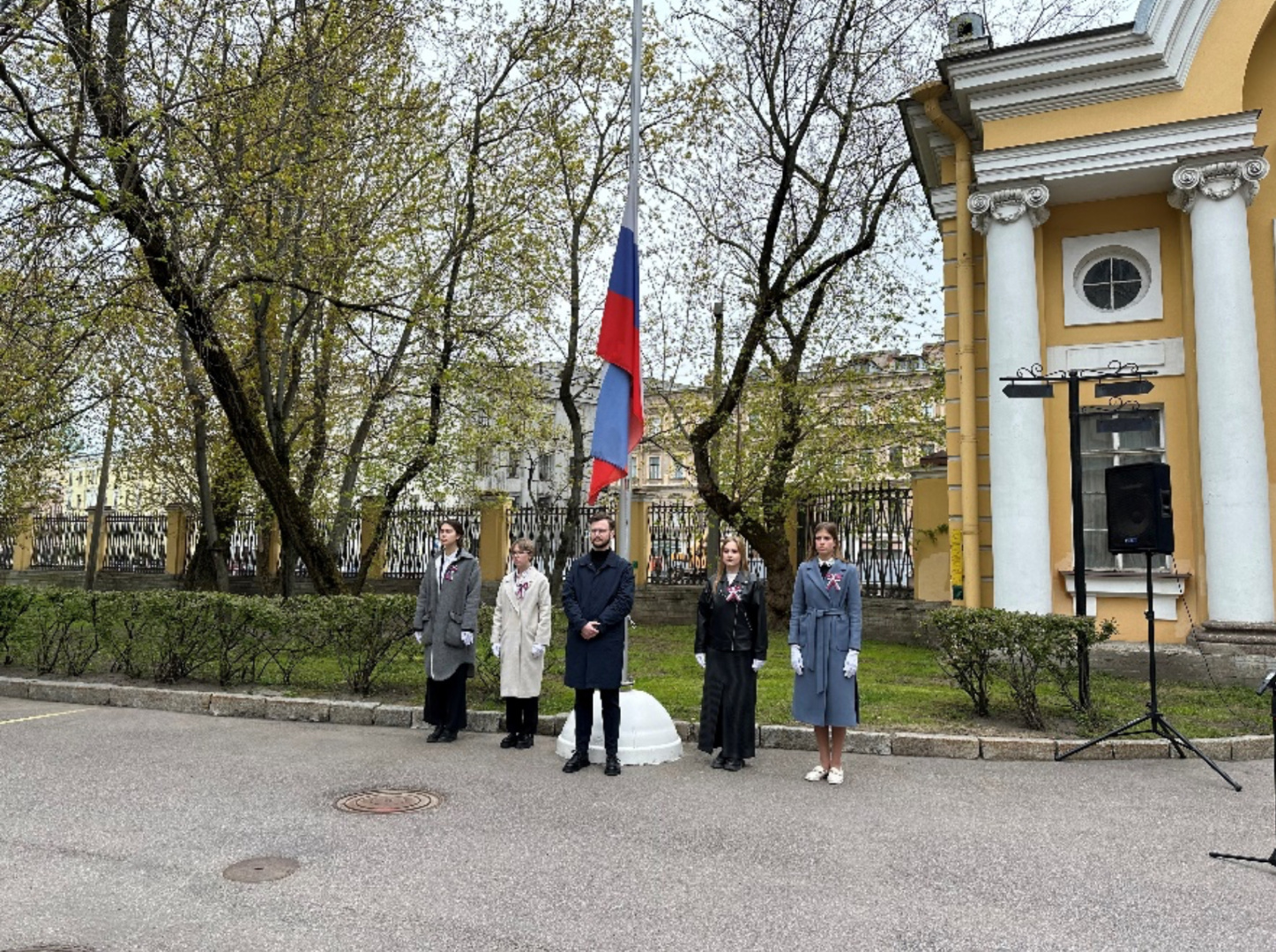 13 мая перед главным корпусом Герценовского университета состоялась традиционная церемония поднятия флага